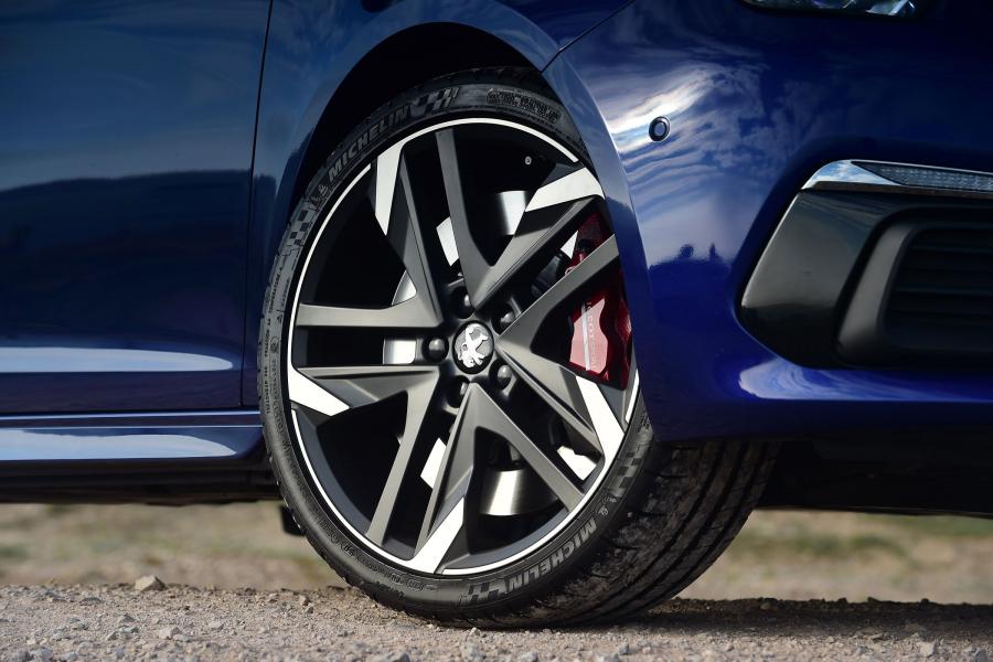 Колеса Peugeot 308 GTi 2017 года  (UK) (фото 12 из 13)